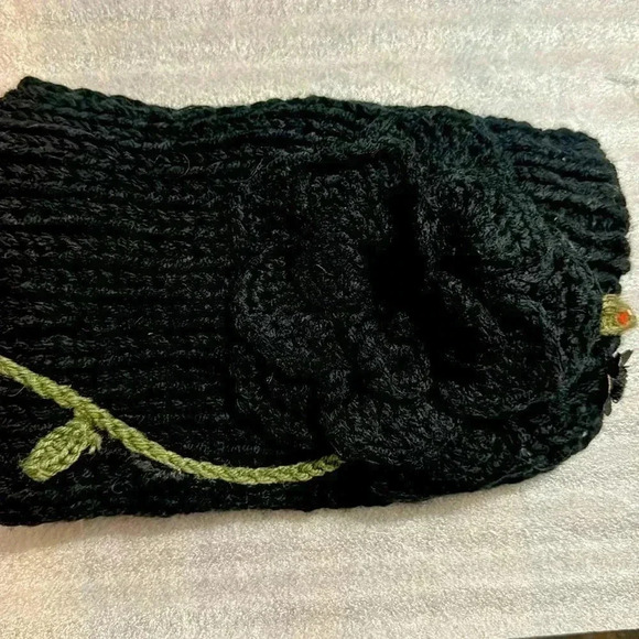 KNITTED HEAD BAND & NECK WARMER
-HAND MADE 
ADJUSTABLE SIZE - Picture 1 of 2